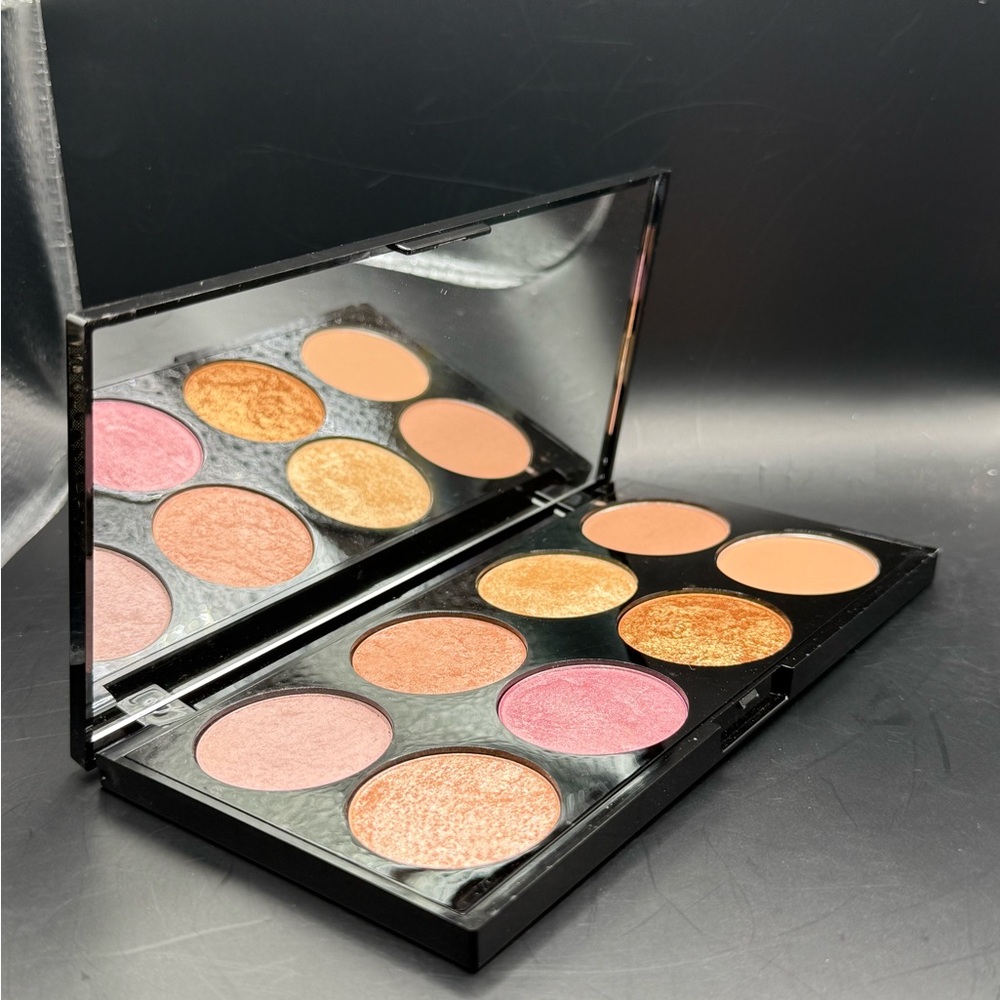 Makeup Revolution Gold Pink Blush Palette